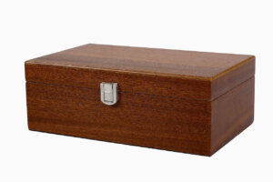 High Quality Chess Box - Sapele wood Veneer (24x15x8,5cm)